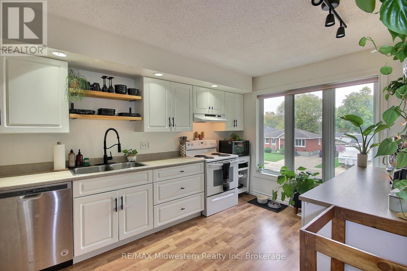 755 York Avenue N, North Perth, Ontario  N4W 2Y4 - Photo 7 - X12451392