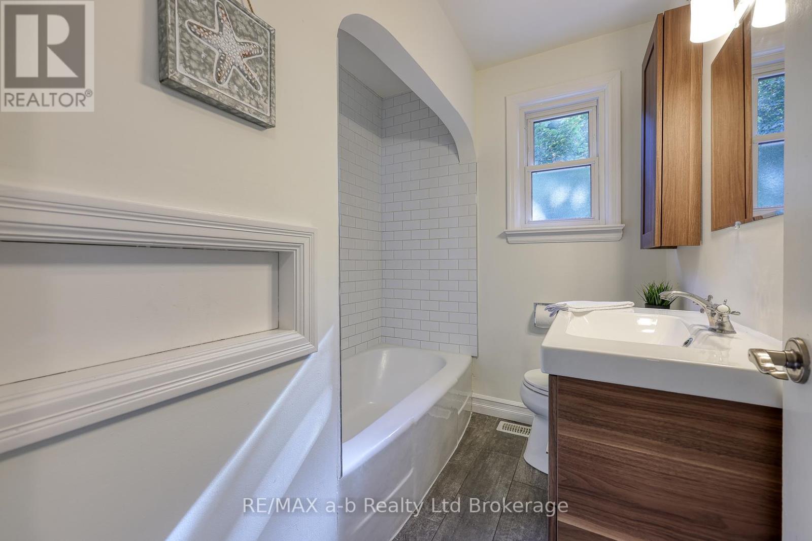 796 Bayswater Street, Woodstock, Ontario  N4S 5K5 - Photo 17 - X12451398