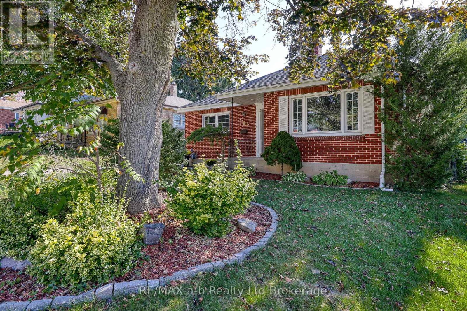 796 Bayswater Street, Woodstock, Ontario  N4S 5K5 - Photo 2 - X12451398