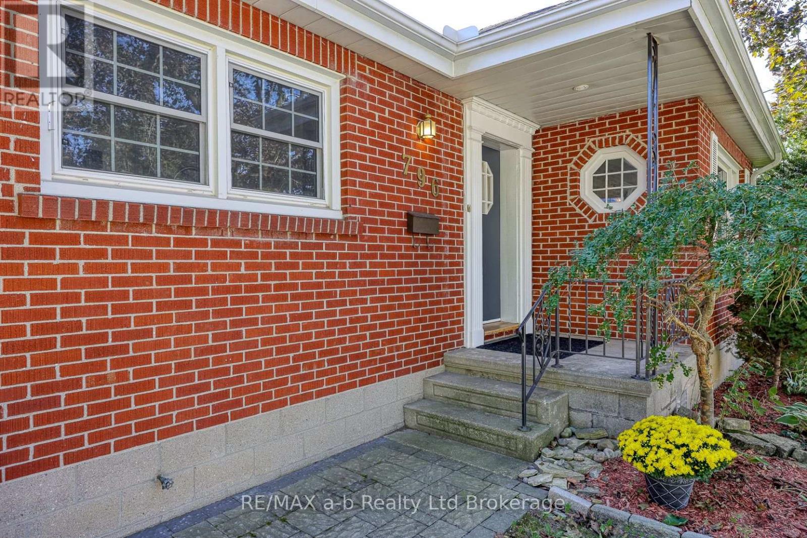 796 Bayswater Street, Woodstock, Ontario  N4S 5K5 - Photo 3 - X12451398