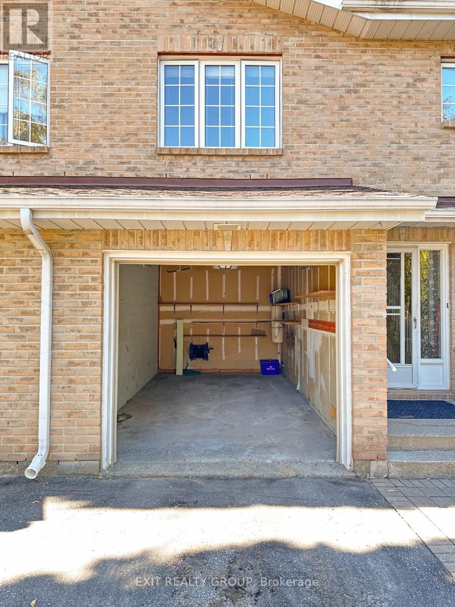 #14 - 11 Janlyn Crescent, Belleville (Belleville Ward), Ontario  K8N 5R4 - Photo 4 - X12426618