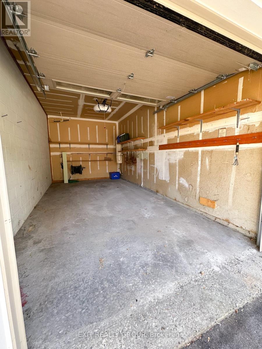 #14 - 11 Janlyn Crescent, Belleville (Belleville Ward), Ontario  K8N 5R4 - Photo 5 - X12426618