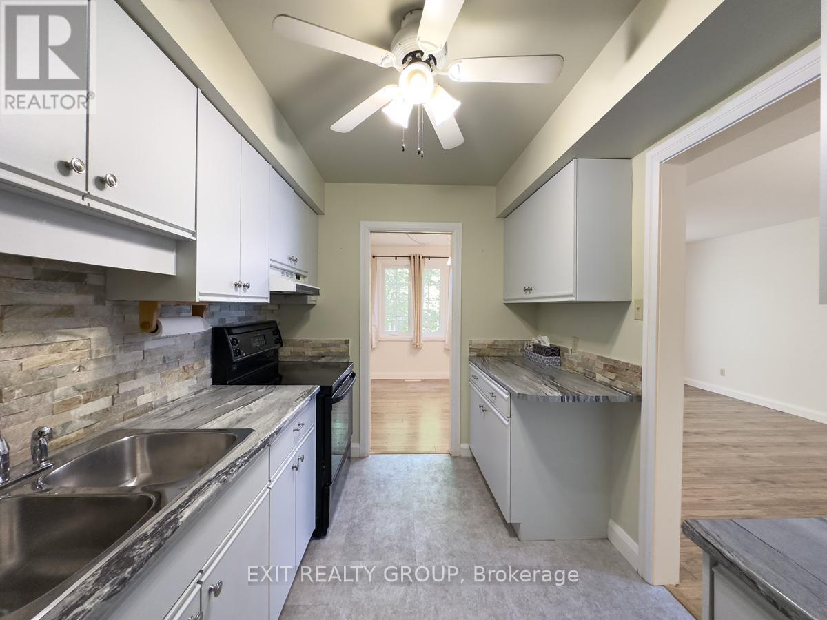 #14 - 11 Janlyn Crescent, Belleville (Belleville Ward), Ontario  K8N 5R4 - Photo 10 - X12426618