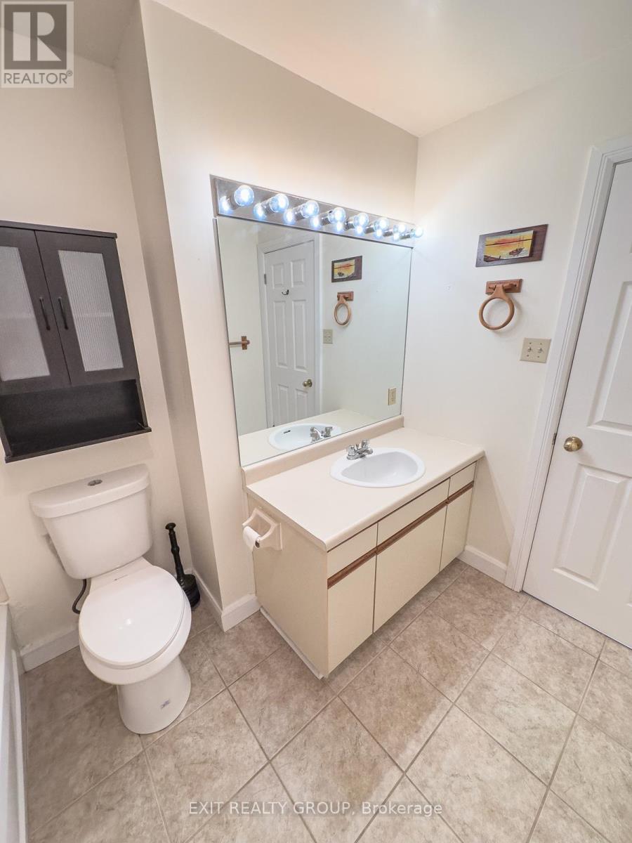 #14 - 11 Janlyn Crescent, Belleville (Belleville Ward), Ontario  K8N 5R4 - Photo 24 - X12426618