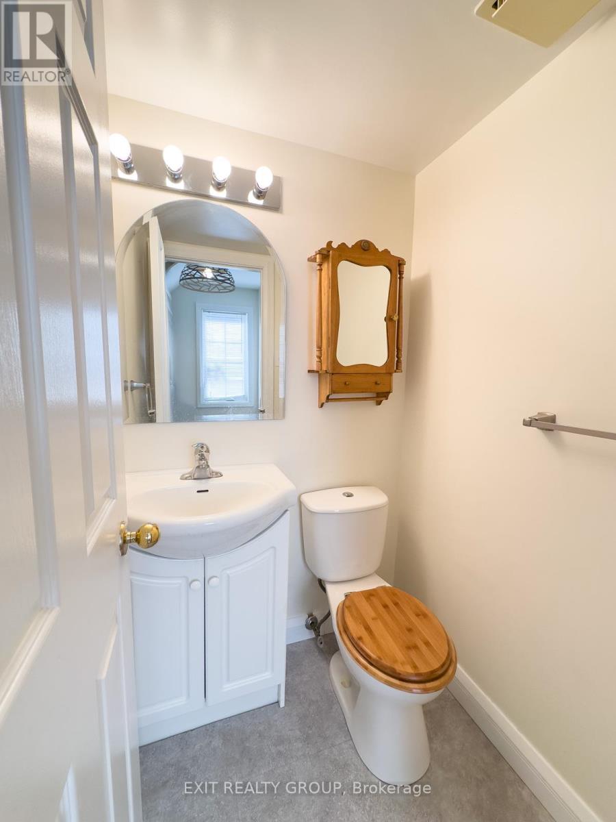 #14 - 11 Janlyn Crescent, Belleville (Belleville Ward), Ontario  K8N 5R4 - Photo 7 - X12426618