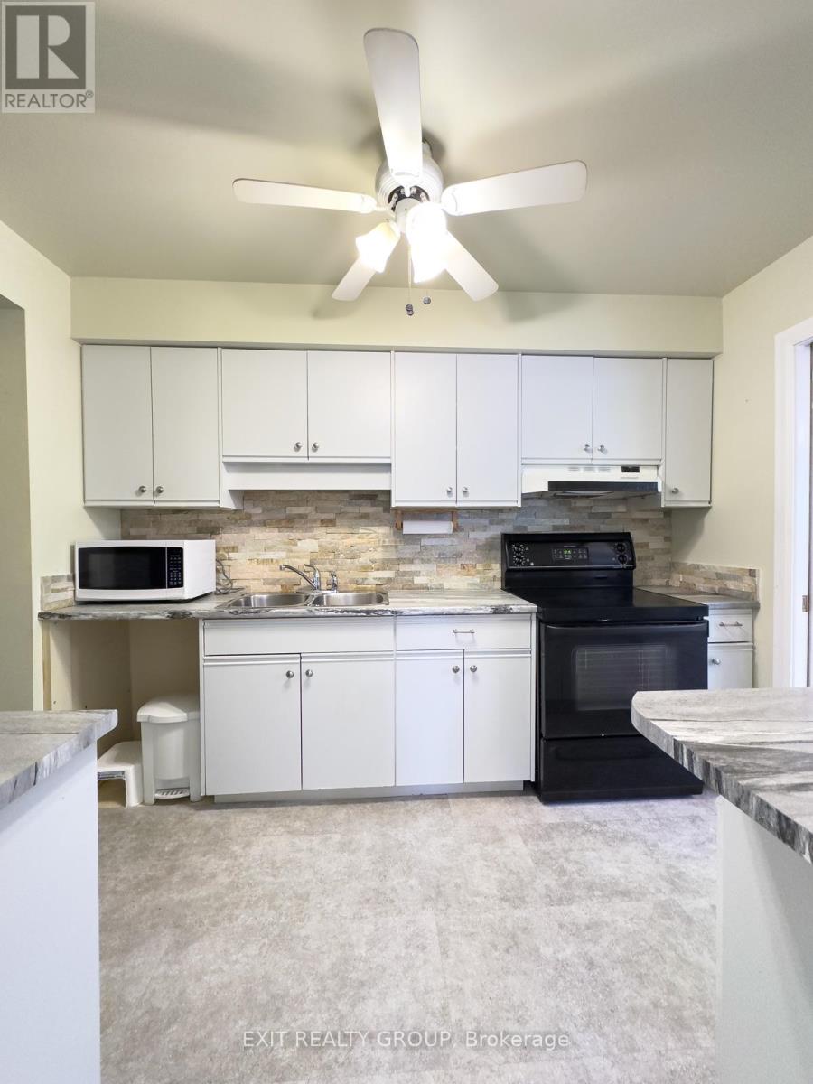 #14 - 11 Janlyn Crescent, Belleville (Belleville Ward), Ontario  K8N 5R4 - Photo 9 - X12426618