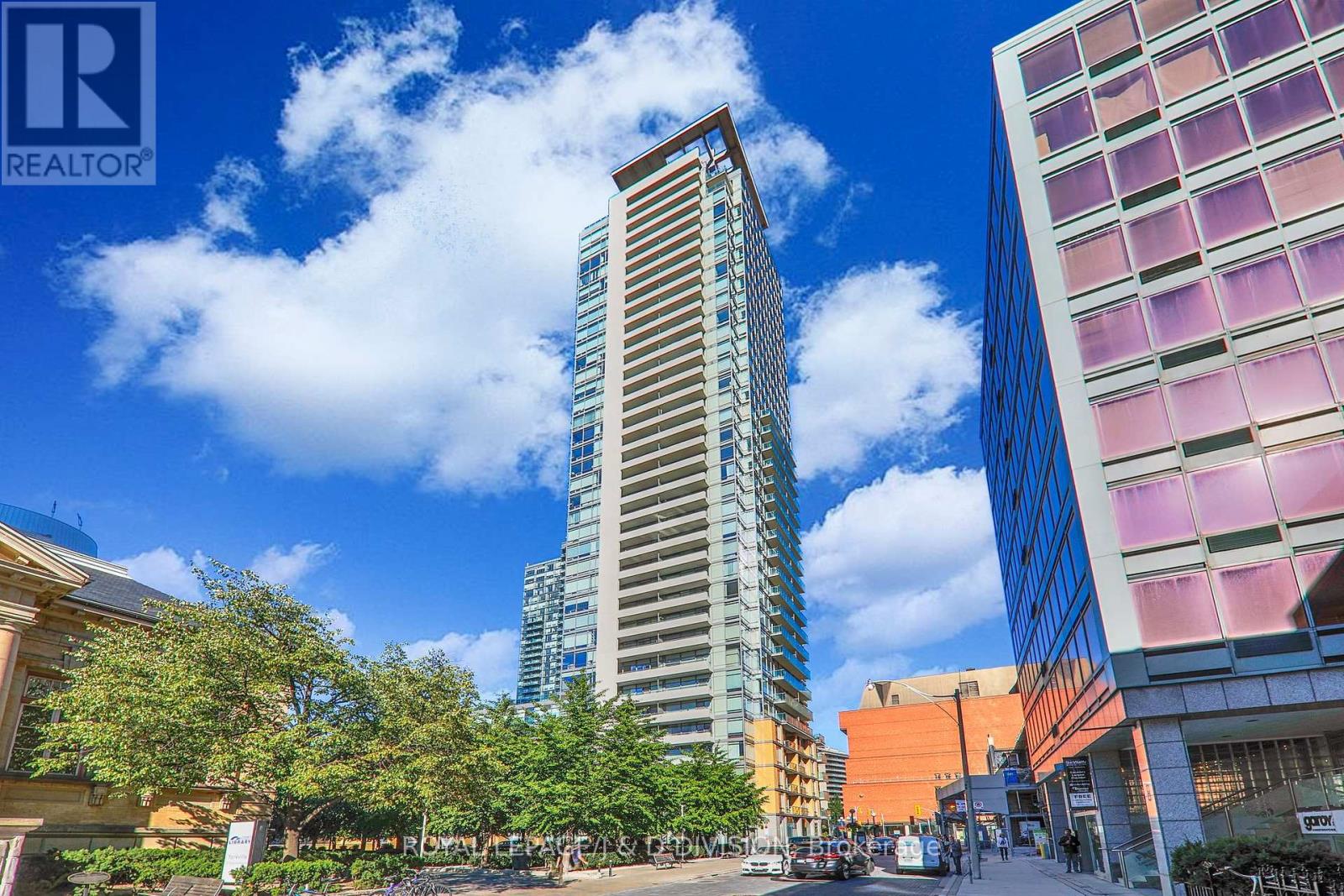 2202 - 18 Yorkville Avenue, Toronto (Annex), Ontario  M4W 3Y8 - Photo 1 - C12451289