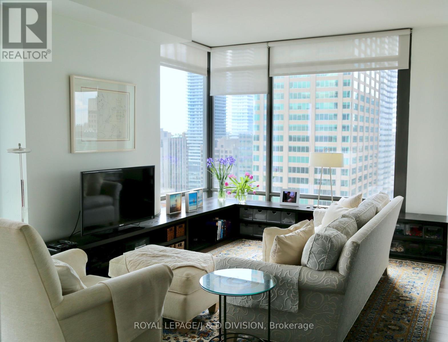 2202 - 18 Yorkville Avenue, Toronto (Annex), Ontario  M4W 3Y8 - Photo 3 - C12451289