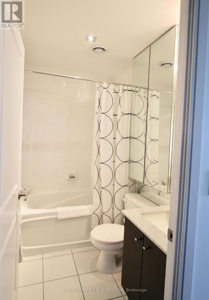 2202 - 18 Yorkville Avenue, Toronto (Annex), Ontario  M4W 3Y8 - Photo 8 - C12451289