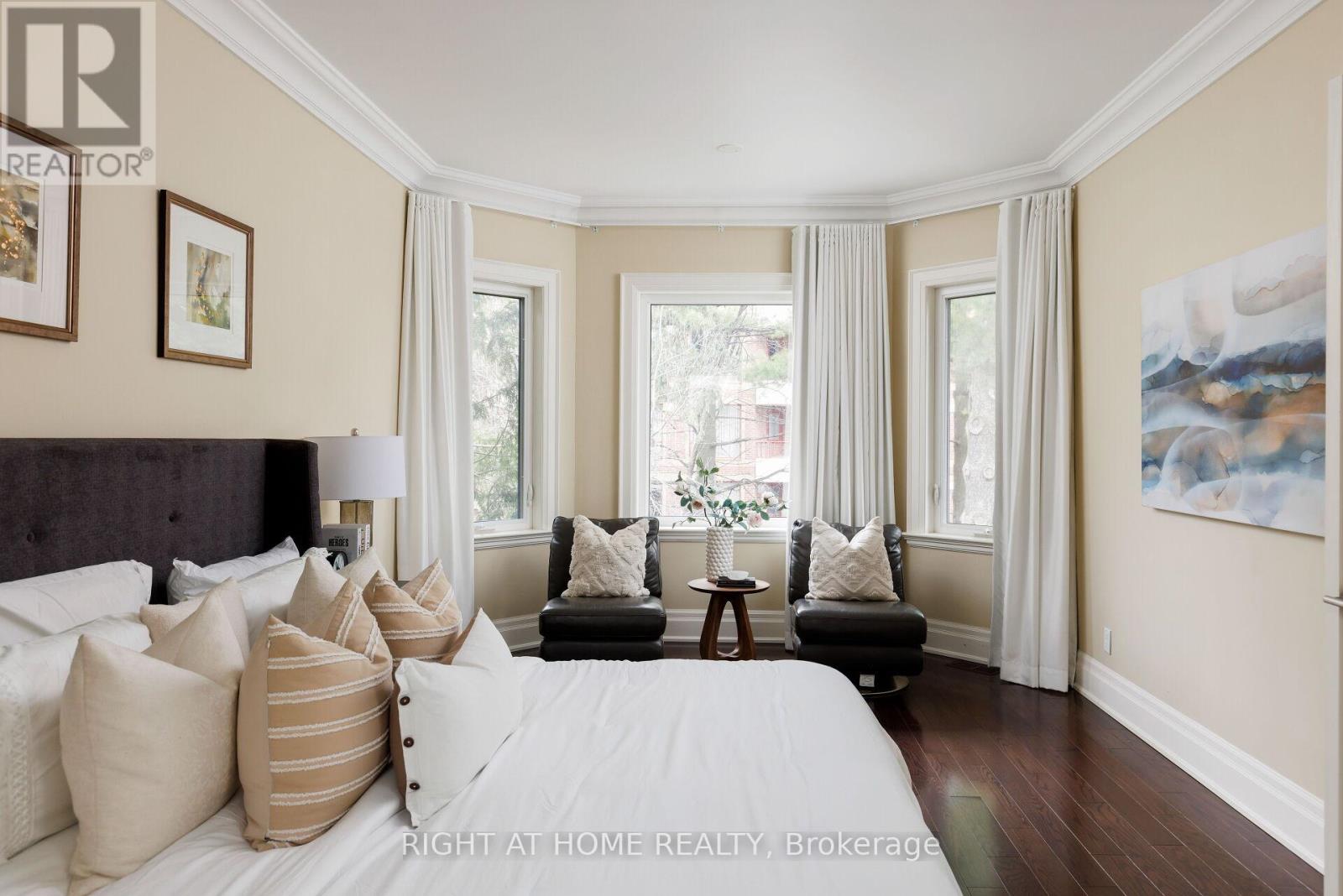 8 Rutherglen Road, Toronto (Leaside), Ontario  M4G 1L6 - Photo 11 - C12451371