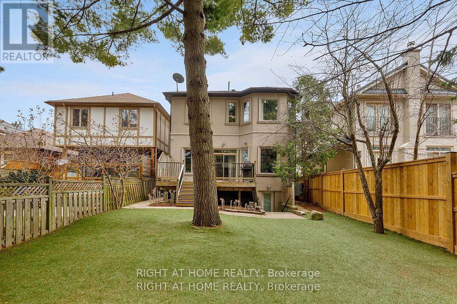 8 Rutherglen Road, Toronto (Leaside), Ontario  M4G 1L6 - Photo 14 - C12451371