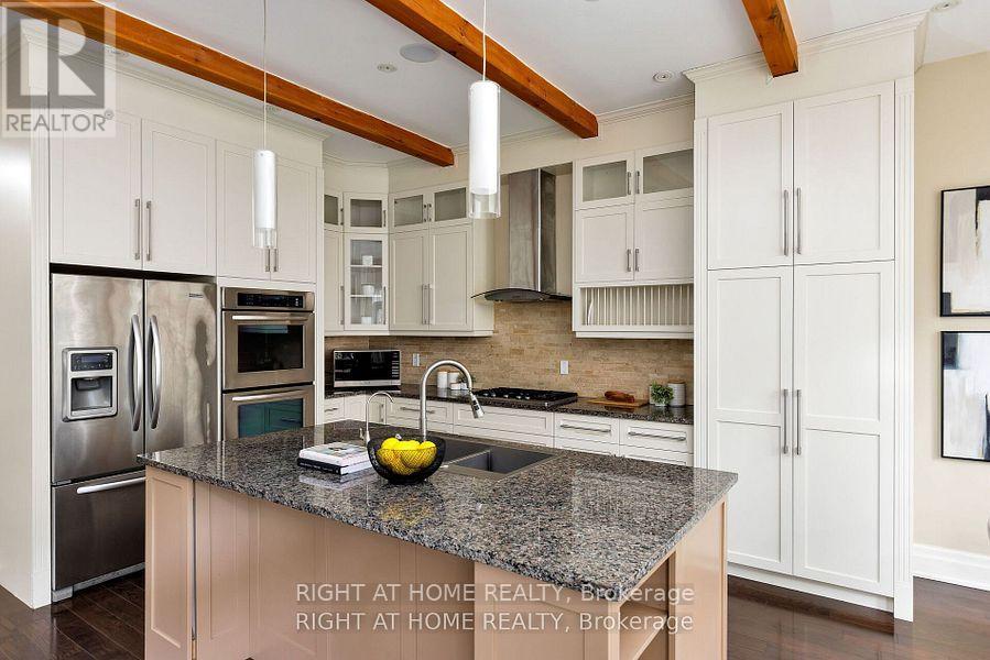 8 Rutherglen Road, Toronto (Leaside), Ontario  M4G 1L6 - Photo 22 - C12451371