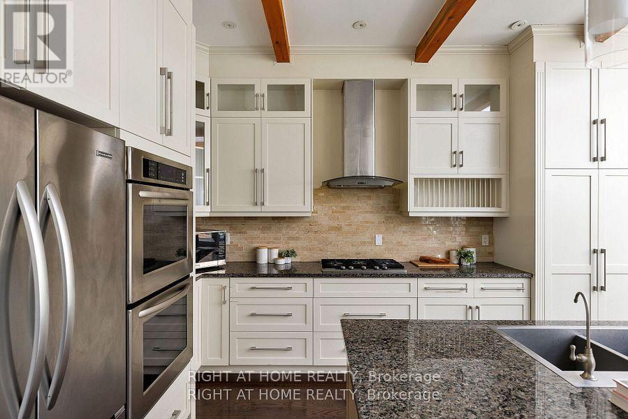 8 Rutherglen Road, Toronto (Leaside), Ontario  M4G 1L6 - Photo 23 - C12451371