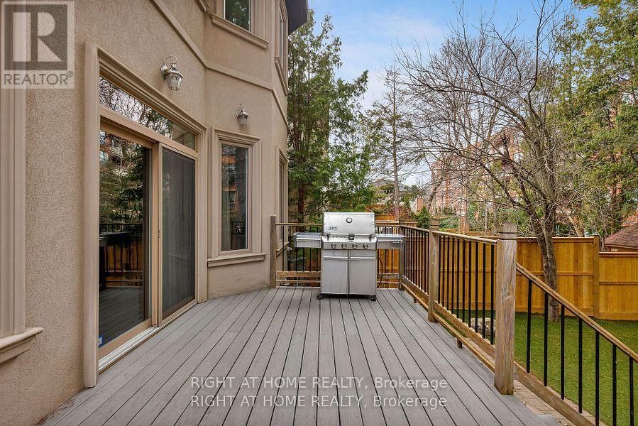 8 Rutherglen Road, Toronto (Leaside), Ontario  M4G 1L6 - Photo 26 - C12451371