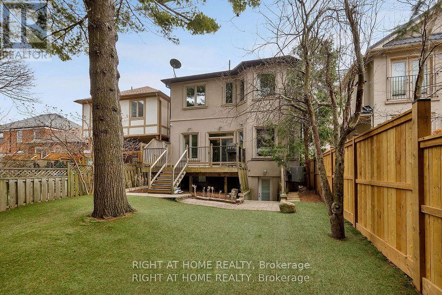 8 Rutherglen Road, Toronto (Leaside), Ontario  M4G 1L6 - Photo 27 - C12451371