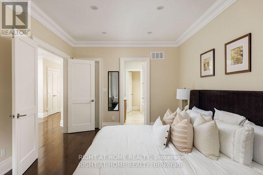 8 Rutherglen Road, Toronto (Leaside), Ontario  M4G 1L6 - Photo 29 - C12451371
