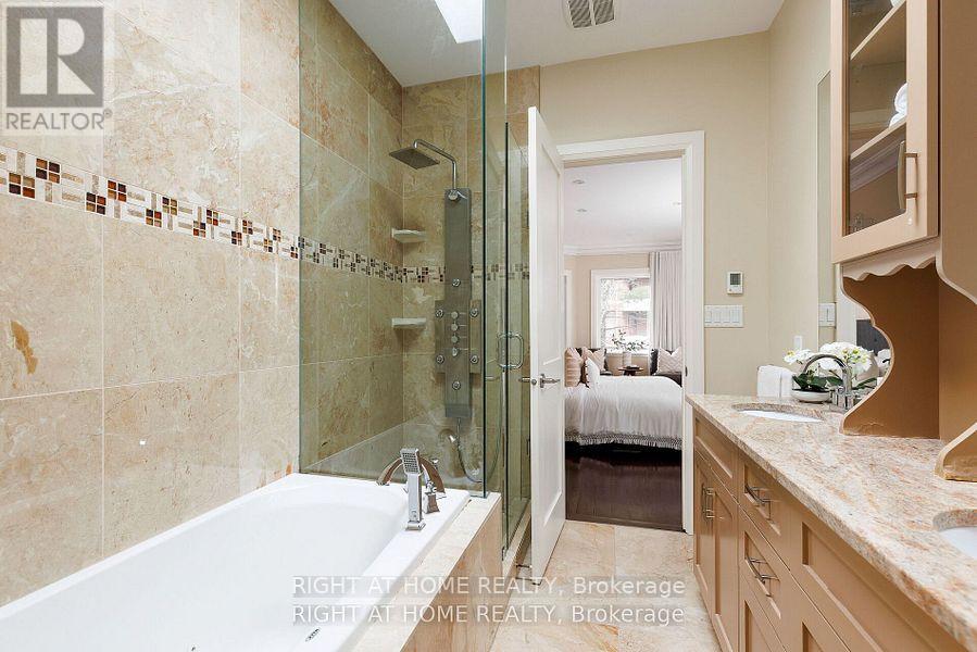 8 Rutherglen Road, Toronto (Leaside), Ontario  M4G 1L6 - Photo 31 - C12451371
