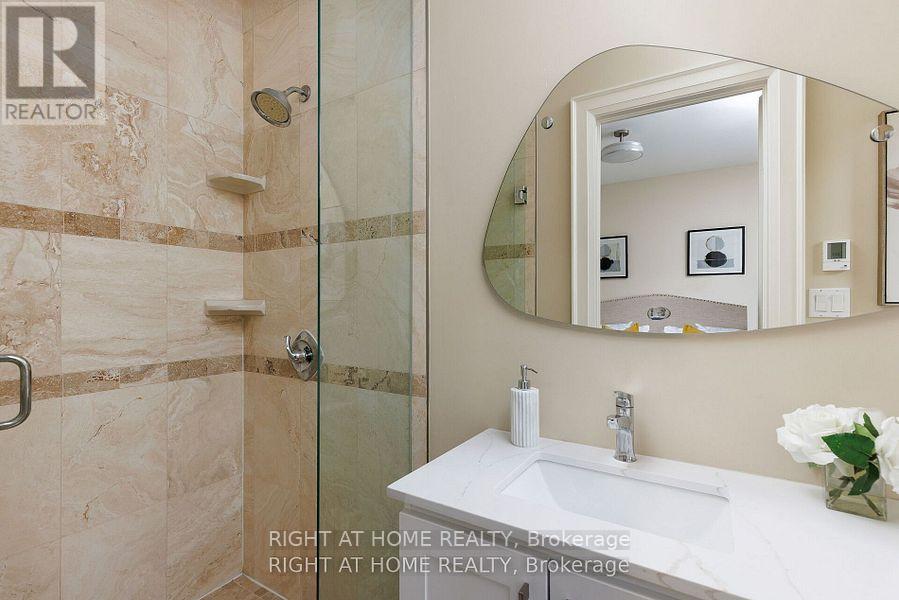 8 Rutherglen Road, Toronto (Leaside), Ontario  M4G 1L6 - Photo 35 - C12451371