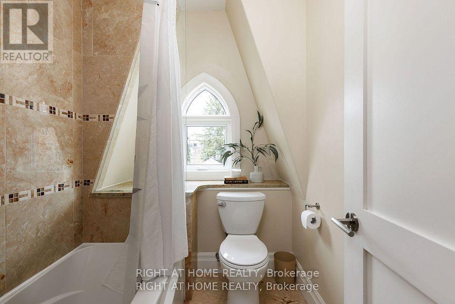 8 Rutherglen Road, Toronto (Leaside), Ontario  M4G 1L6 - Photo 37 - C12451371