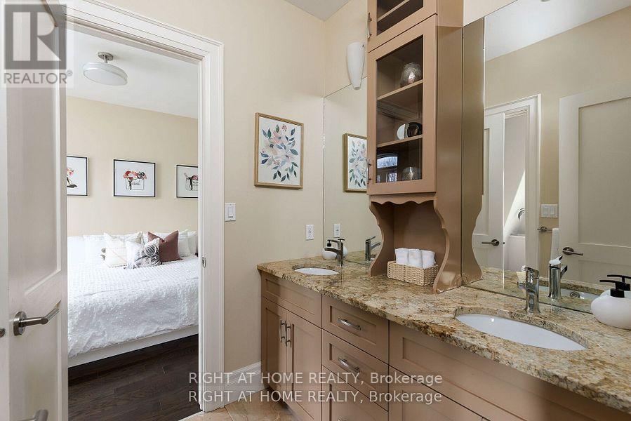 8 Rutherglen Road, Toronto (Leaside), Ontario  M4G 1L6 - Photo 38 - C12451371