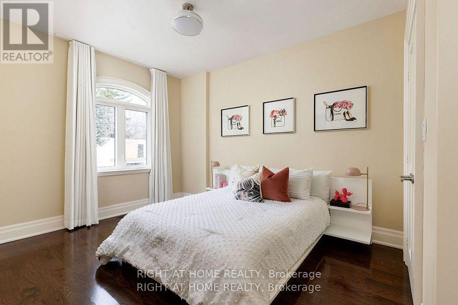8 Rutherglen Road, Toronto (Leaside), Ontario  M4G 1L6 - Photo 39 - C12451371