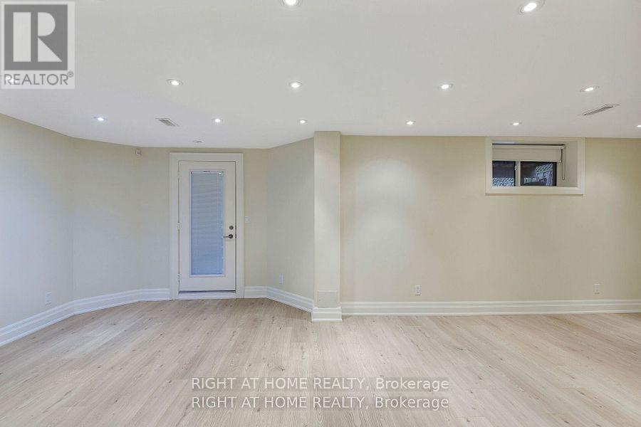 8 Rutherglen Road, Toronto (Leaside), Ontario  M4G 1L6 - Photo 44 - C12451371