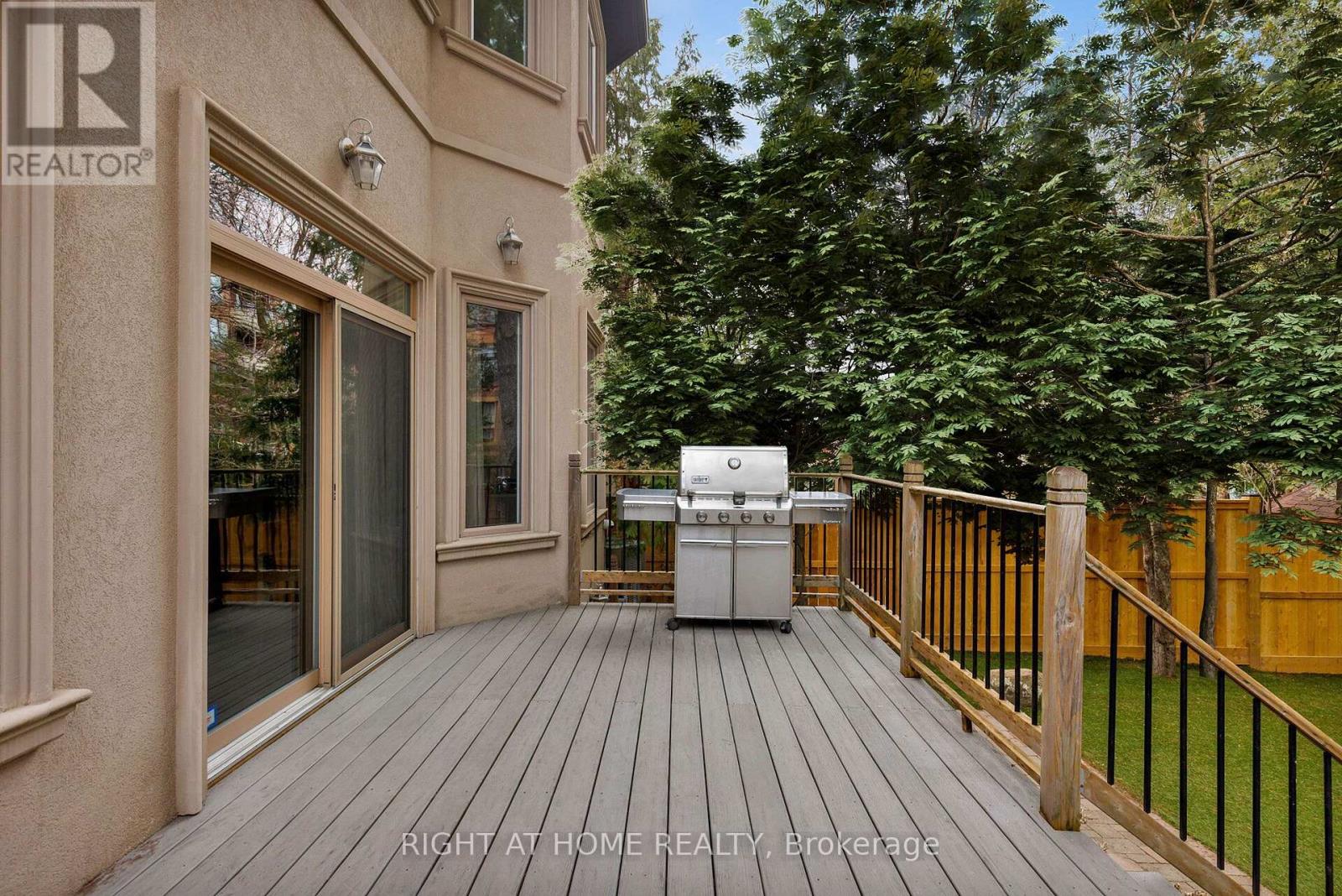 8 Rutherglen Road, Toronto (Leaside), Ontario  M4G 1L6 - Photo 50 - C12451371
