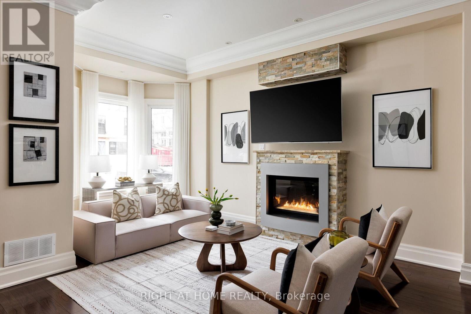 8 Rutherglen Road, Toronto (Leaside), Ontario  M4G 1L6 - Photo 7 - C12451371