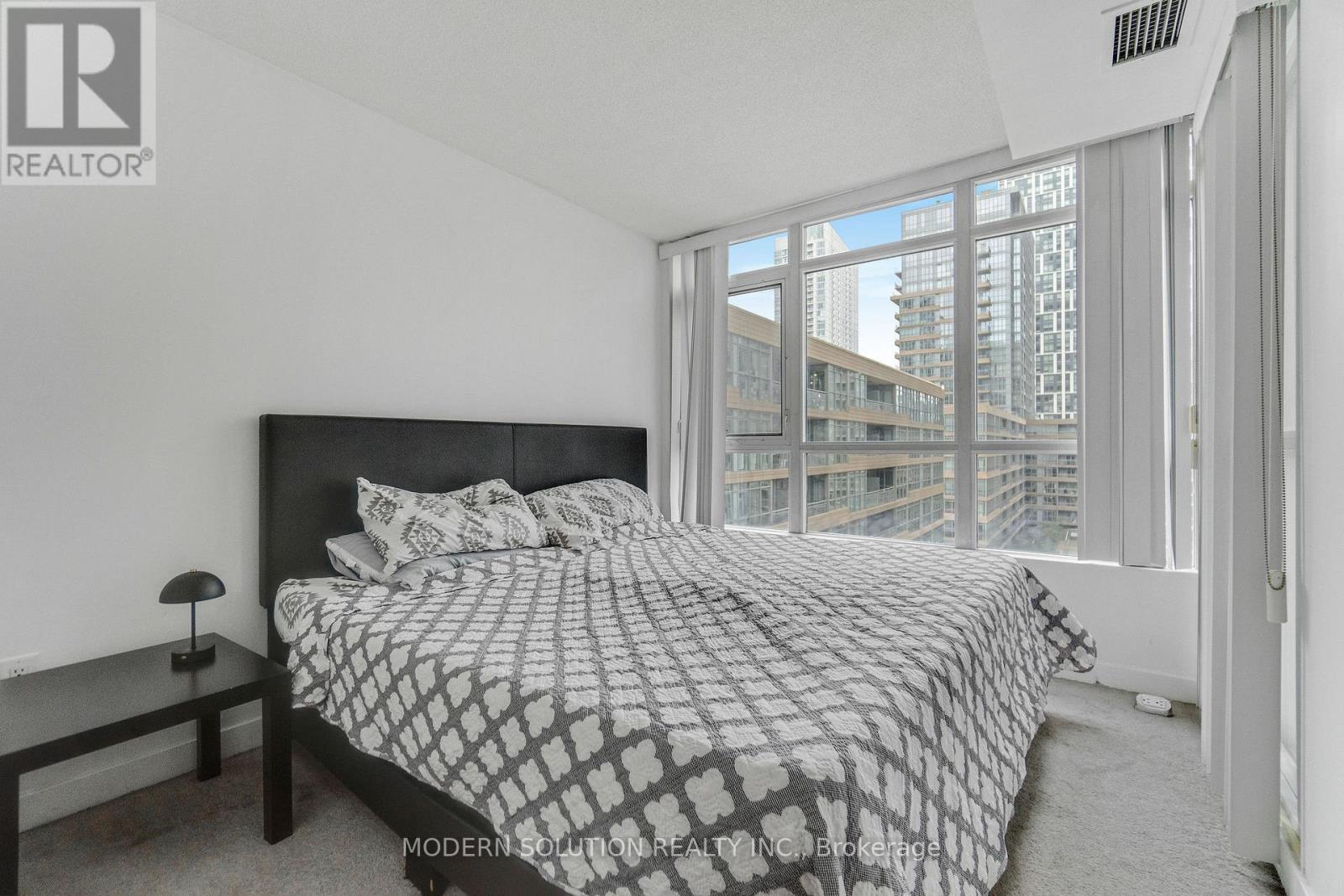 925 - 10 Capreol Court, Toronto (Waterfront Communities), Ontario  M5V 4B3 - Photo 14 - C12451388