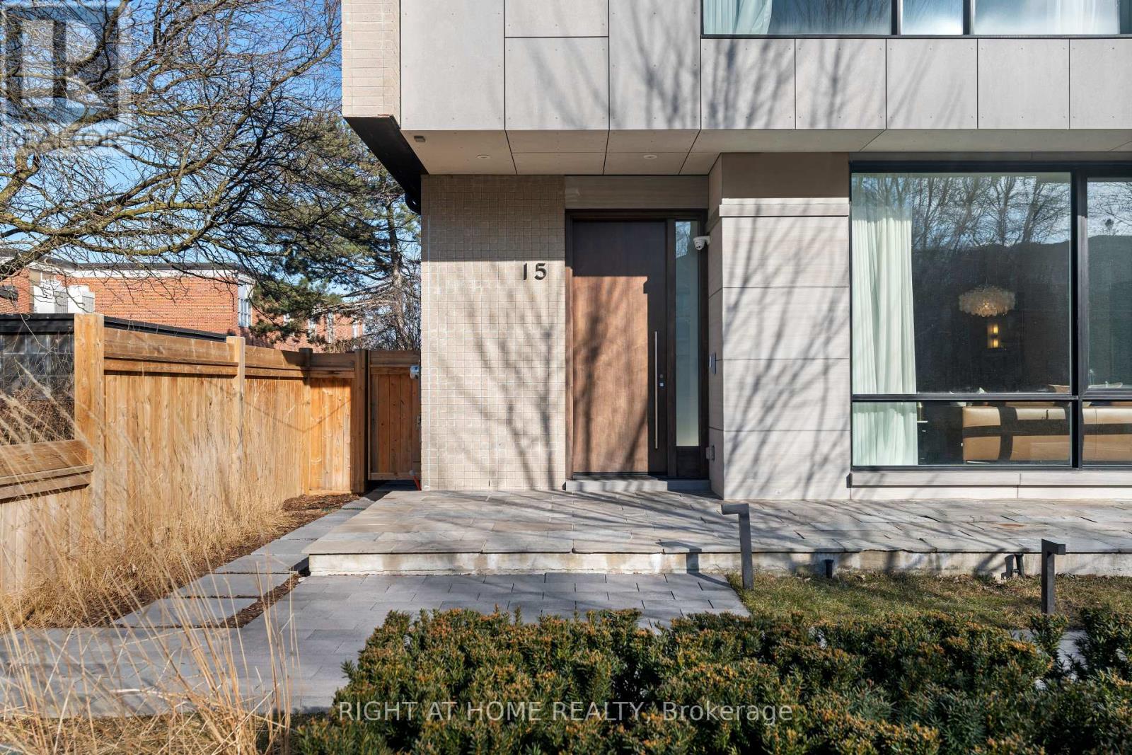 15 Fairmeadow Avenue, Toronto (St. Andrew-Windfields), Ontario  M2P 0A5 - Photo 2 - C12451429