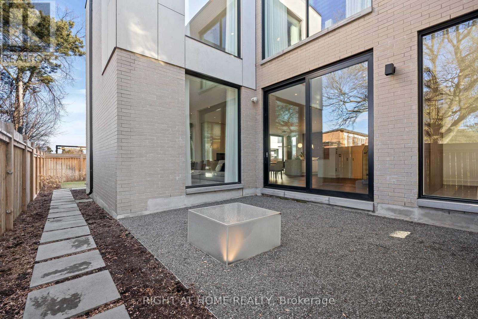 15 Fairmeadow Avenue, Toronto (St. Andrew-Windfields), Ontario  M2P 0A5 - Photo 35 - C12451429