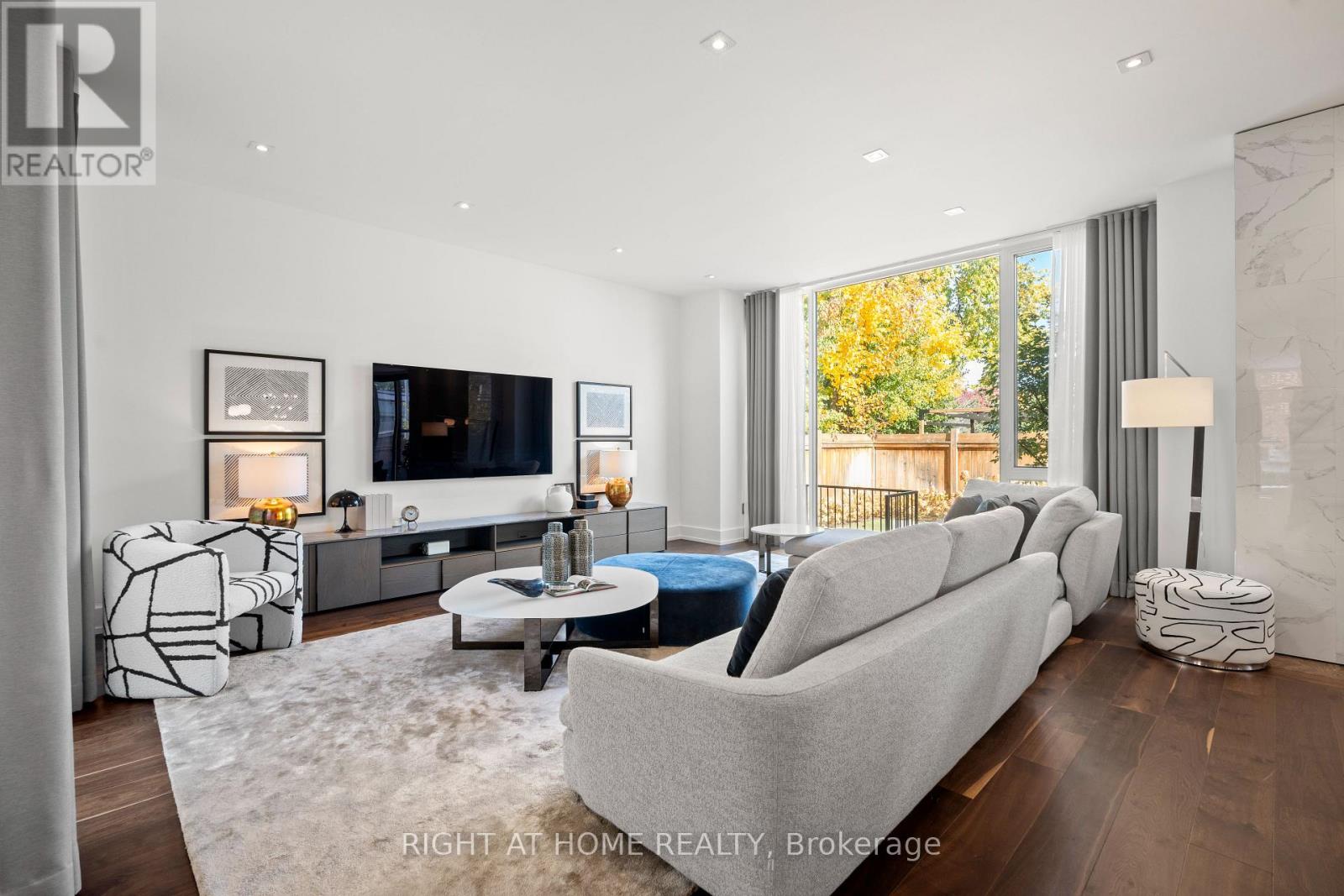 15 Fairmeadow Avenue, Toronto (St. Andrew-Windfields), Ontario  M2P 0A5 - Photo 9 - C12451429