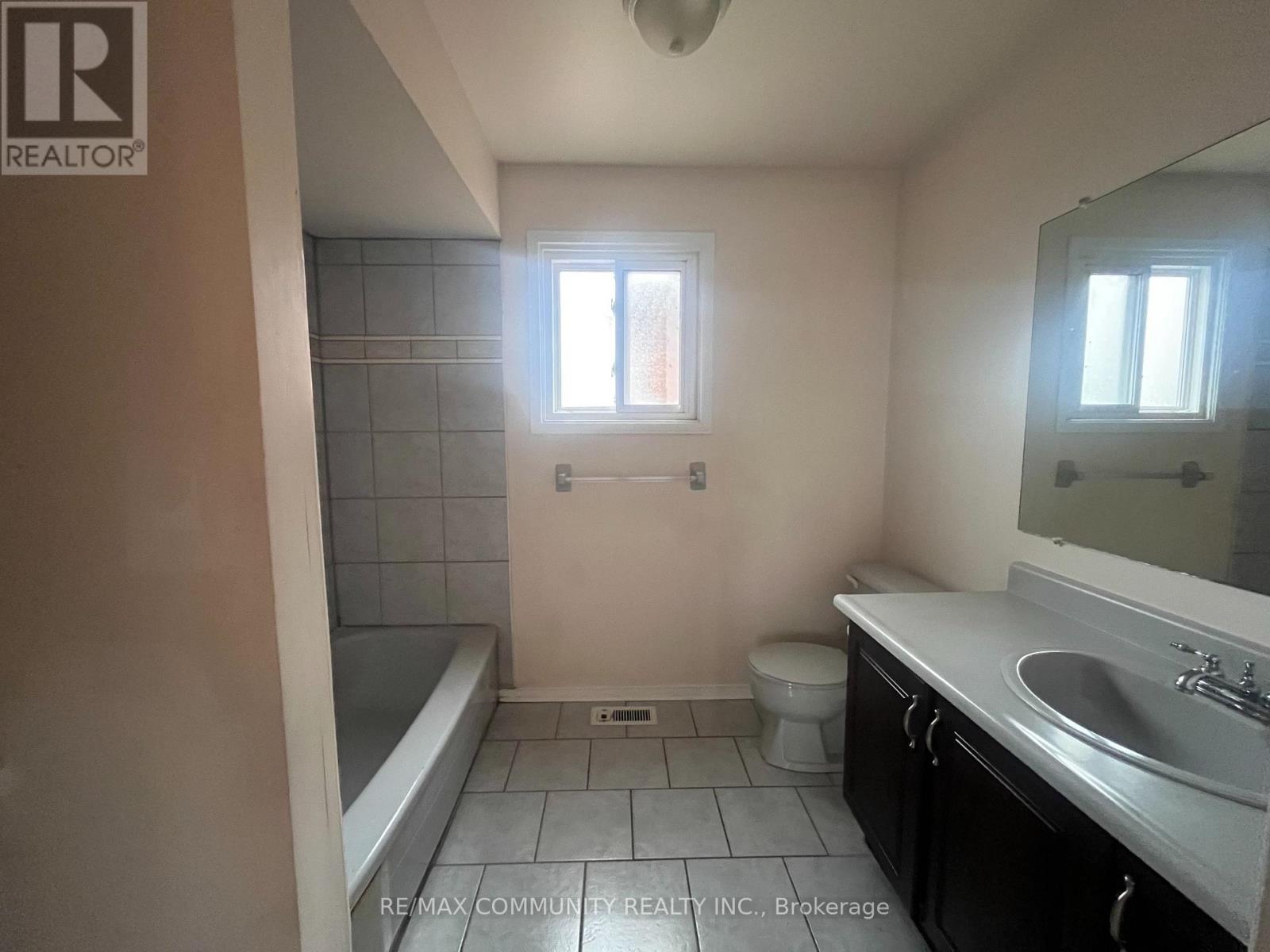 40 Furrow Drive, Whitby (Rolling Acres), Ontario  L1R 1Y6 - Photo 12 - E12451310