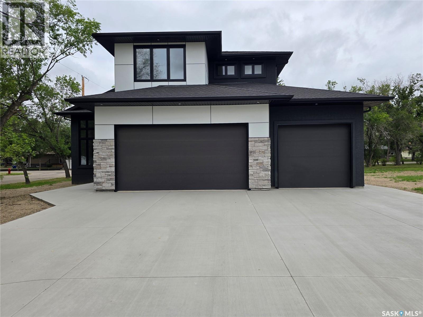 3 Kenney Crescent, Weyburn, Saskatchewan  S4H 0K5 - Photo 3 - SK016290