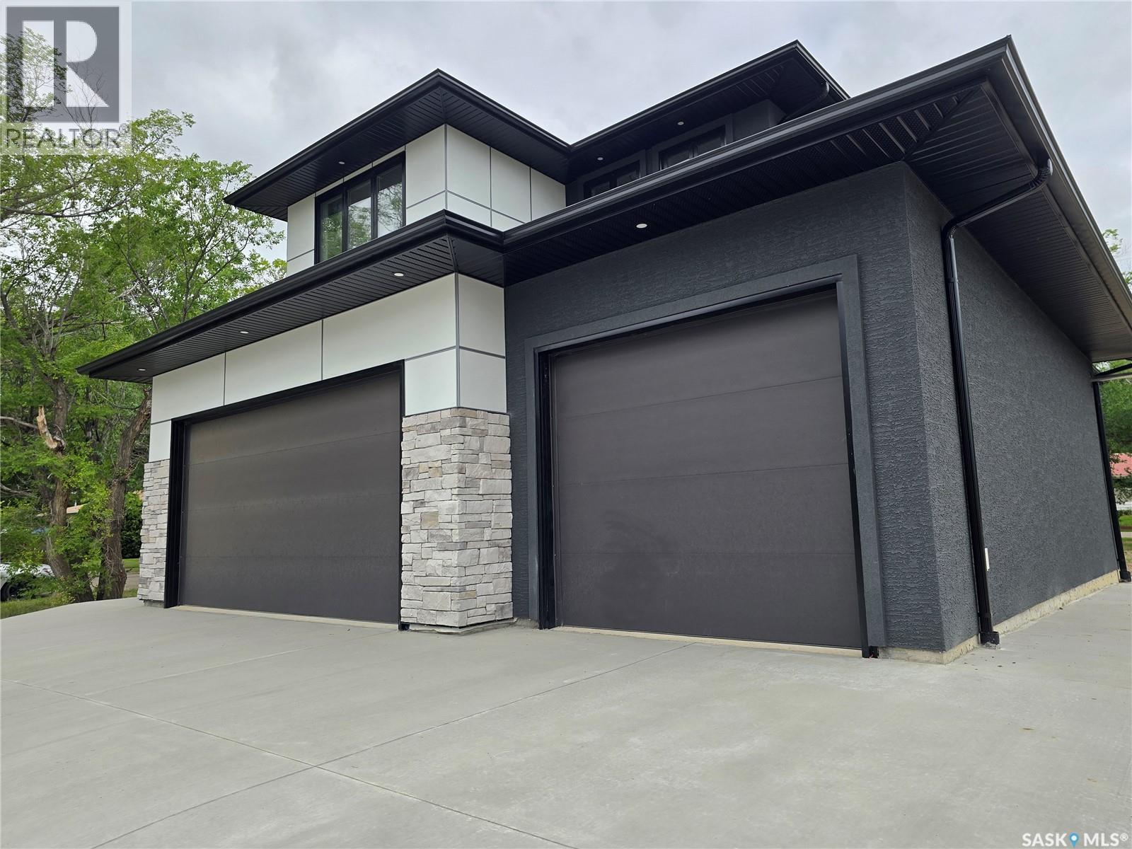 3 Kenney Crescent, Weyburn, Saskatchewan  S4H 0K5 - Photo 2 - SK016290
