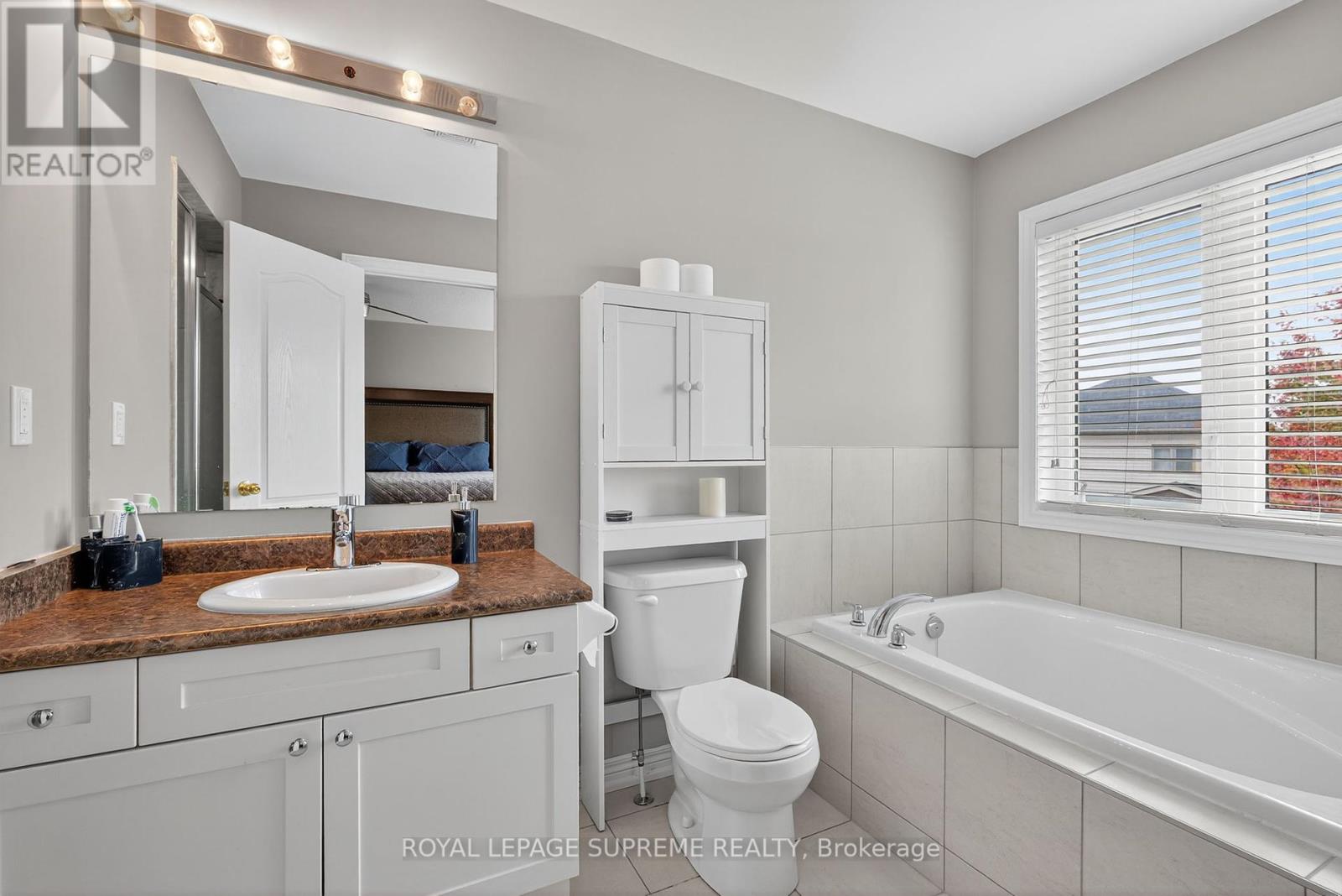 28 Mandley Street, Essa, Ontario  L0M 1B4 - Photo 22 - N12451434