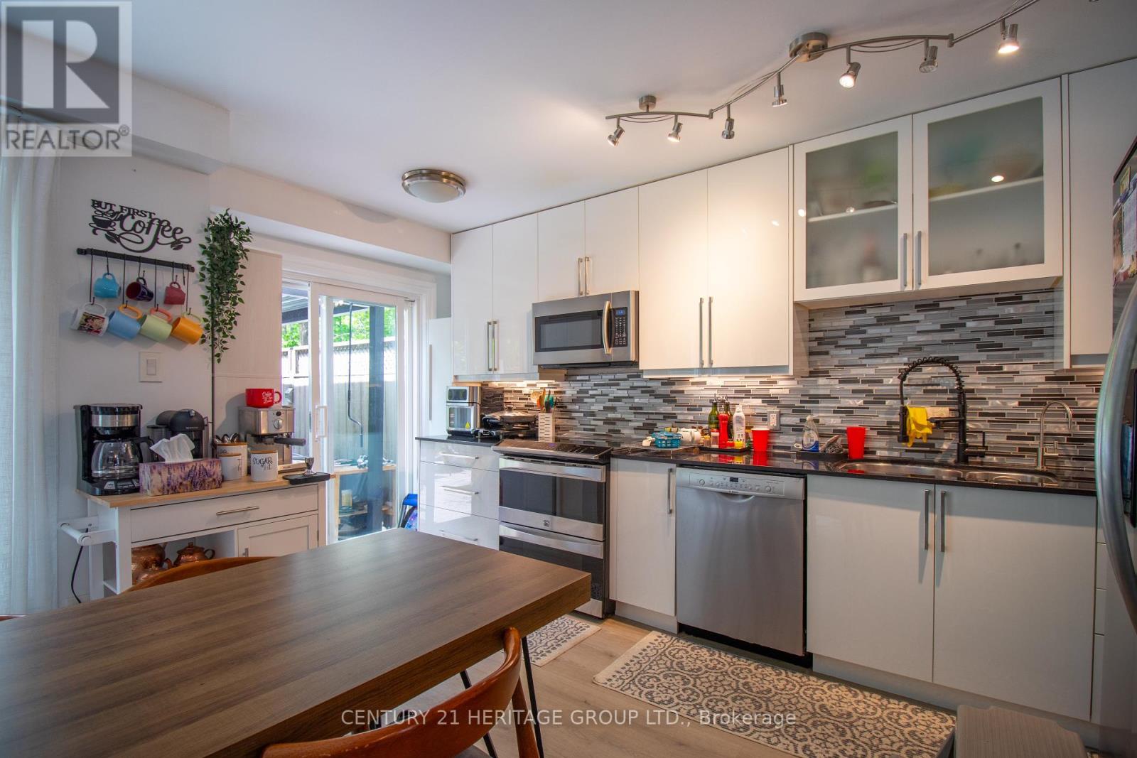 250 Ferndale Drive S, Barrie, Ontario  L4N 8J9 - Photo 12 - S12451317