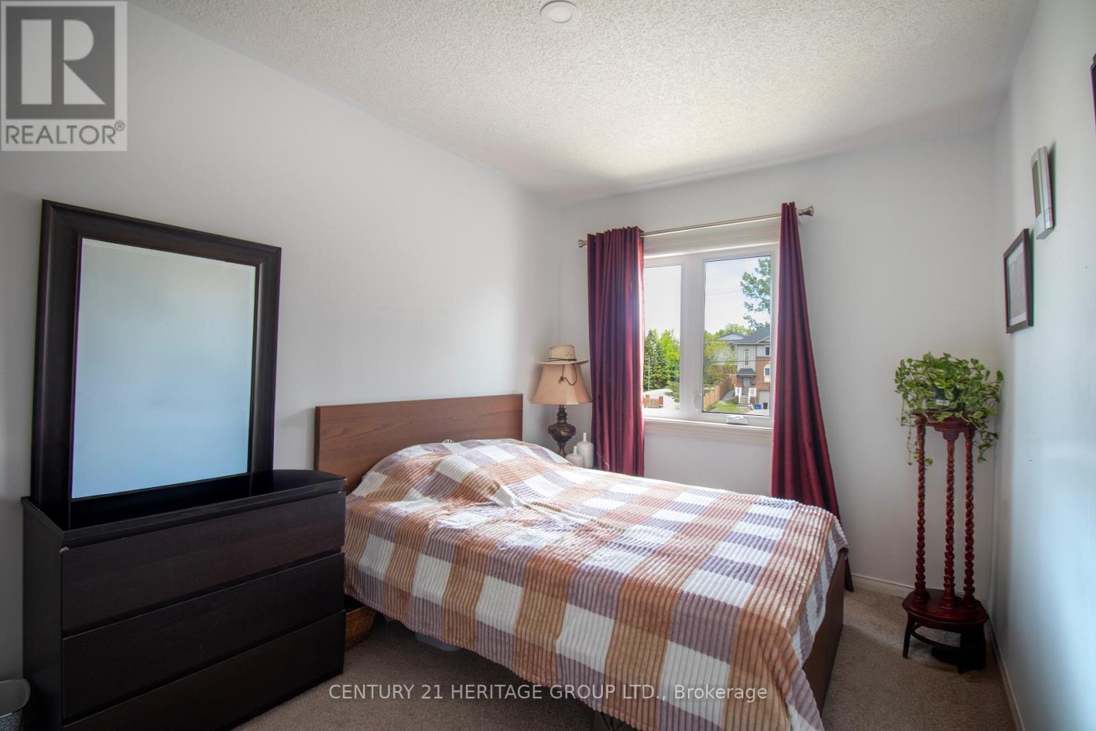 250 Ferndale Drive S, Barrie, Ontario  L4N 8J9 - Photo 17 - S12451317