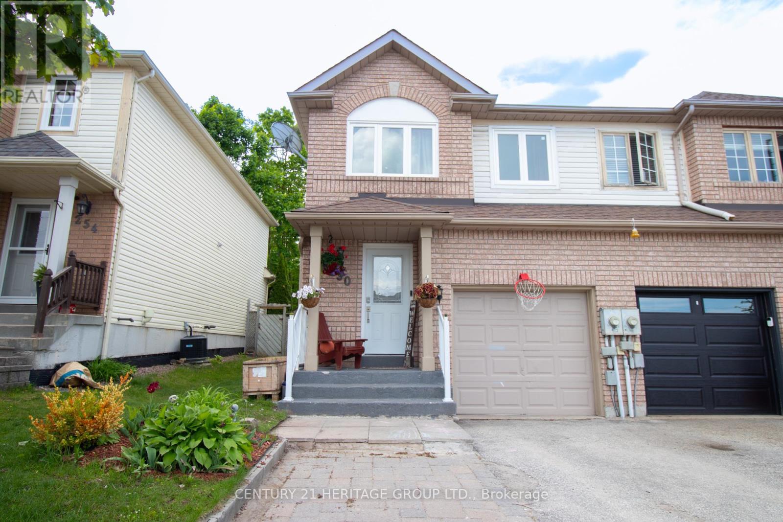 250 Ferndale Drive S, Barrie, Ontario  L4N 8J9 - Photo 4 - S12451317