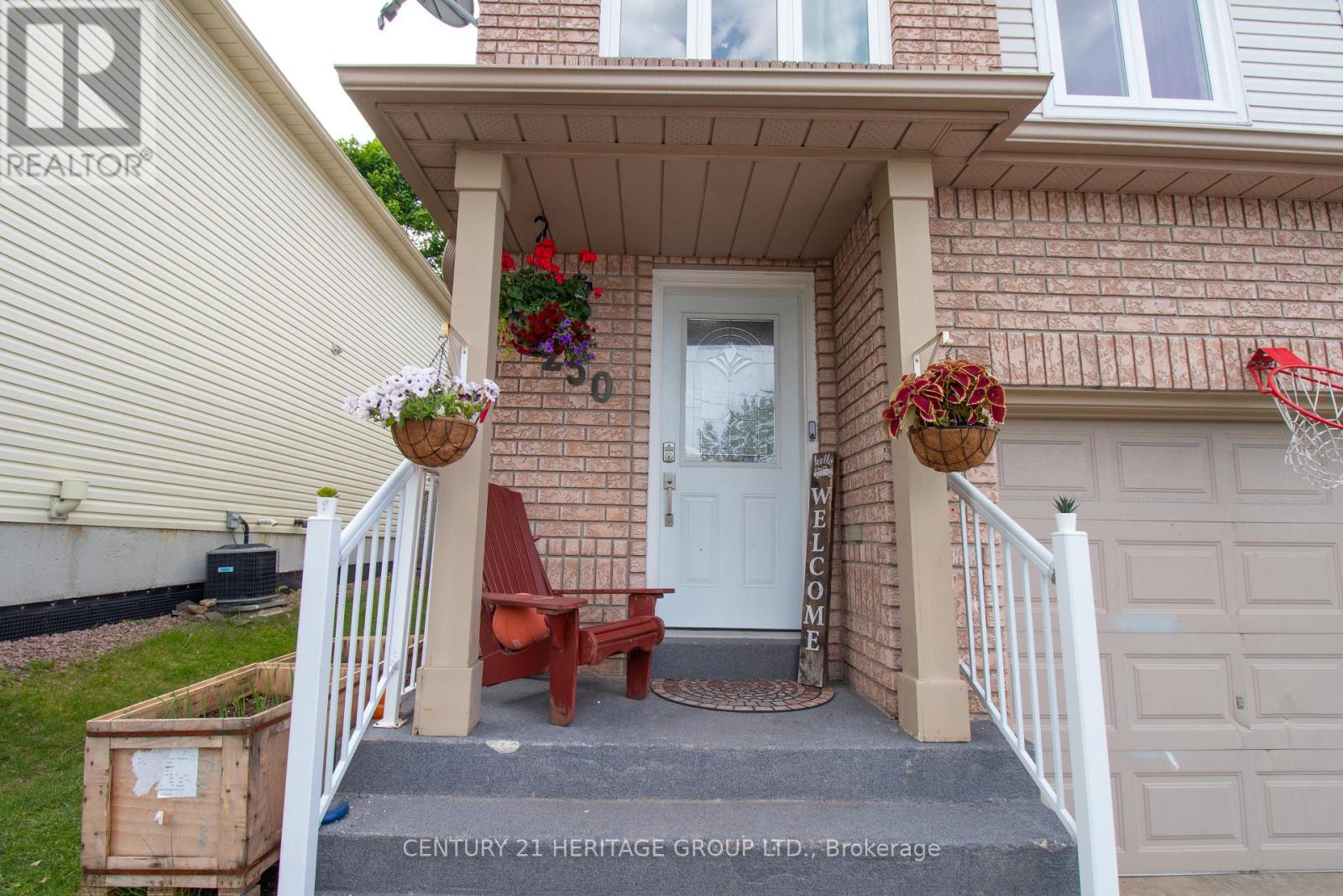 250 Ferndale Drive S, Barrie, Ontario  L4N 8J9 - Photo 5 - S12451317