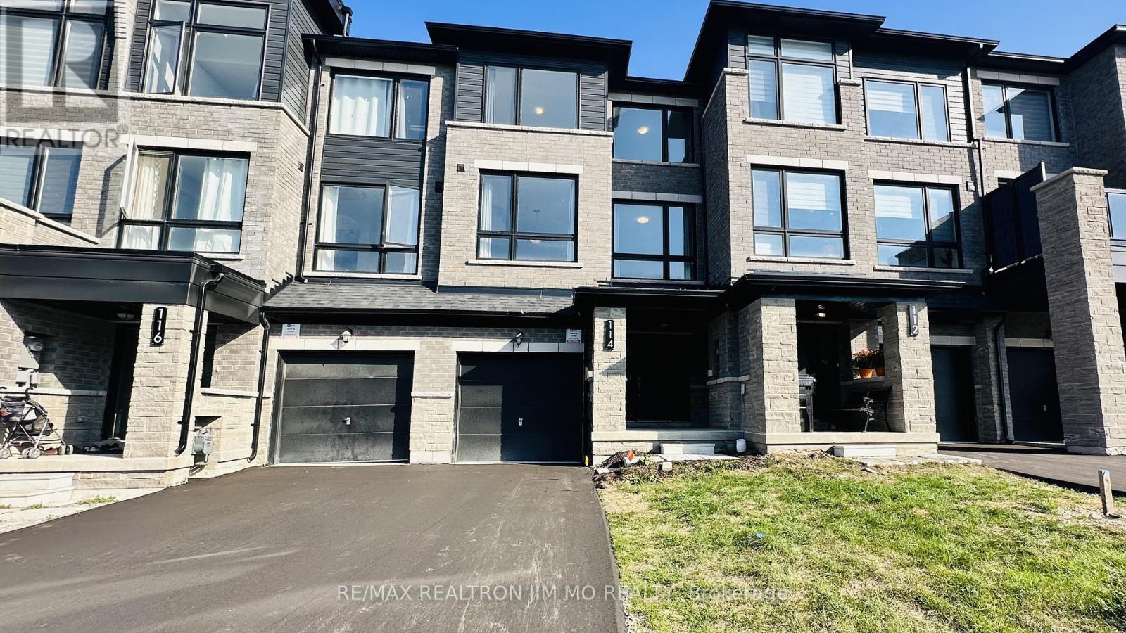 114 Blue Forest Crescent, Barrie, Ontario  L9J 0N7 - Photo 2 - S12451368