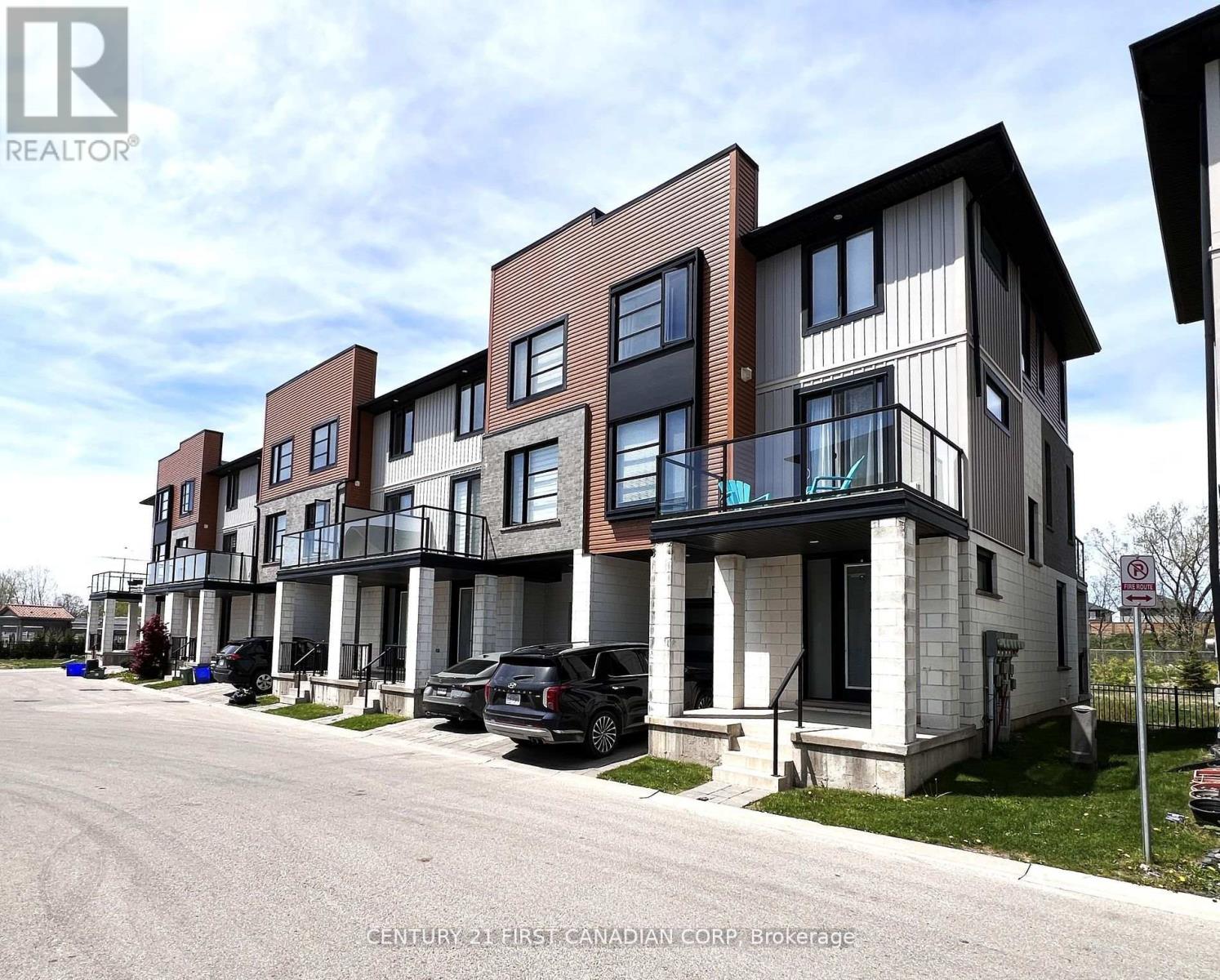 962 West Village Square, London North, Ontario  N6H 0J7 - Photo 1 - X12451442