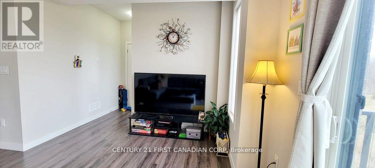 962 West Village Square, London North, Ontario  N6H 0J7 - Photo 18 - X12451442