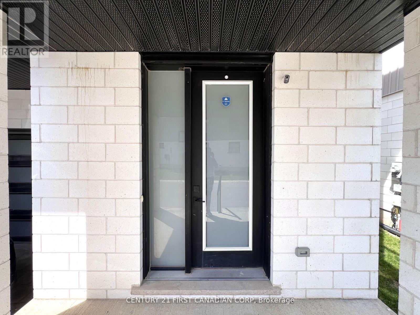 962 West Village Square, London North, Ontario  N6H 0J7 - Photo 4 - X12451442