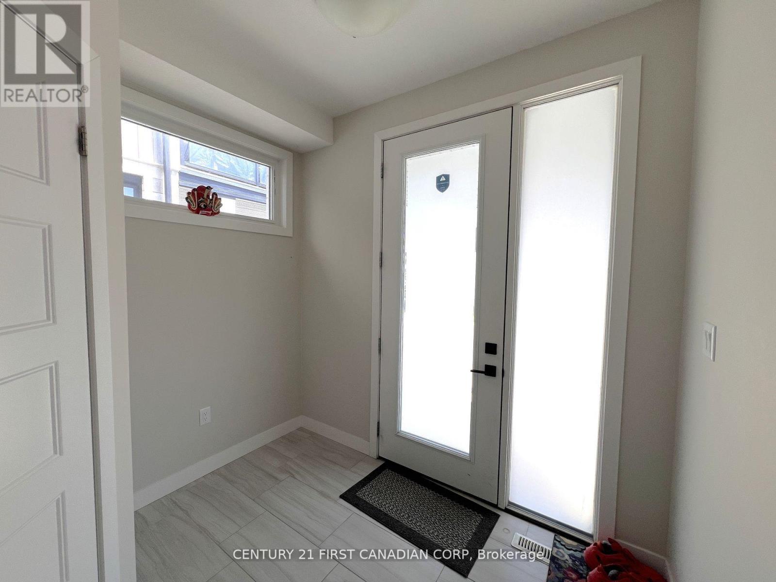 962 West Village Square, London North, Ontario  N6H 0J7 - Photo 5 - X12451442