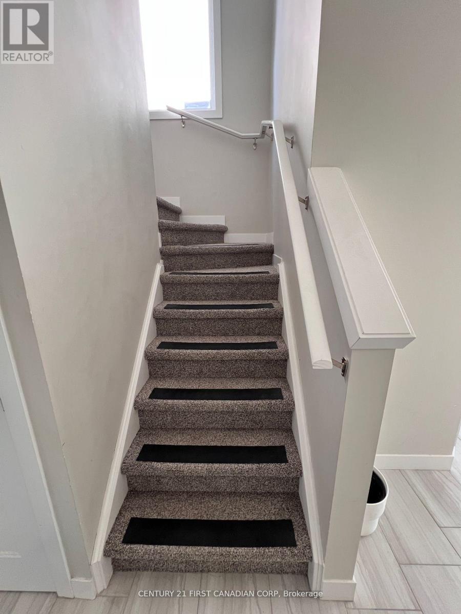 962 West Village Square, London North, Ontario  N6H 0J7 - Photo 9 - X12451442