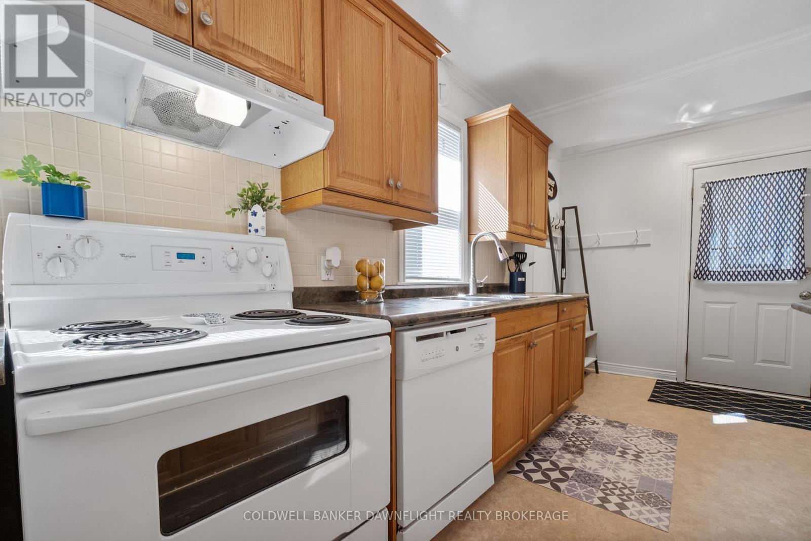 142 Algonquin Drive, South Huron, Ontario  N0M 1Y0 - Photo 14 - X12451455