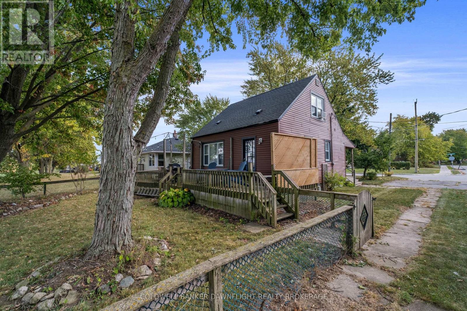 142 Algonquin Drive, South Huron, Ontario  N0M 1Y0 - Photo 4 - X12451455