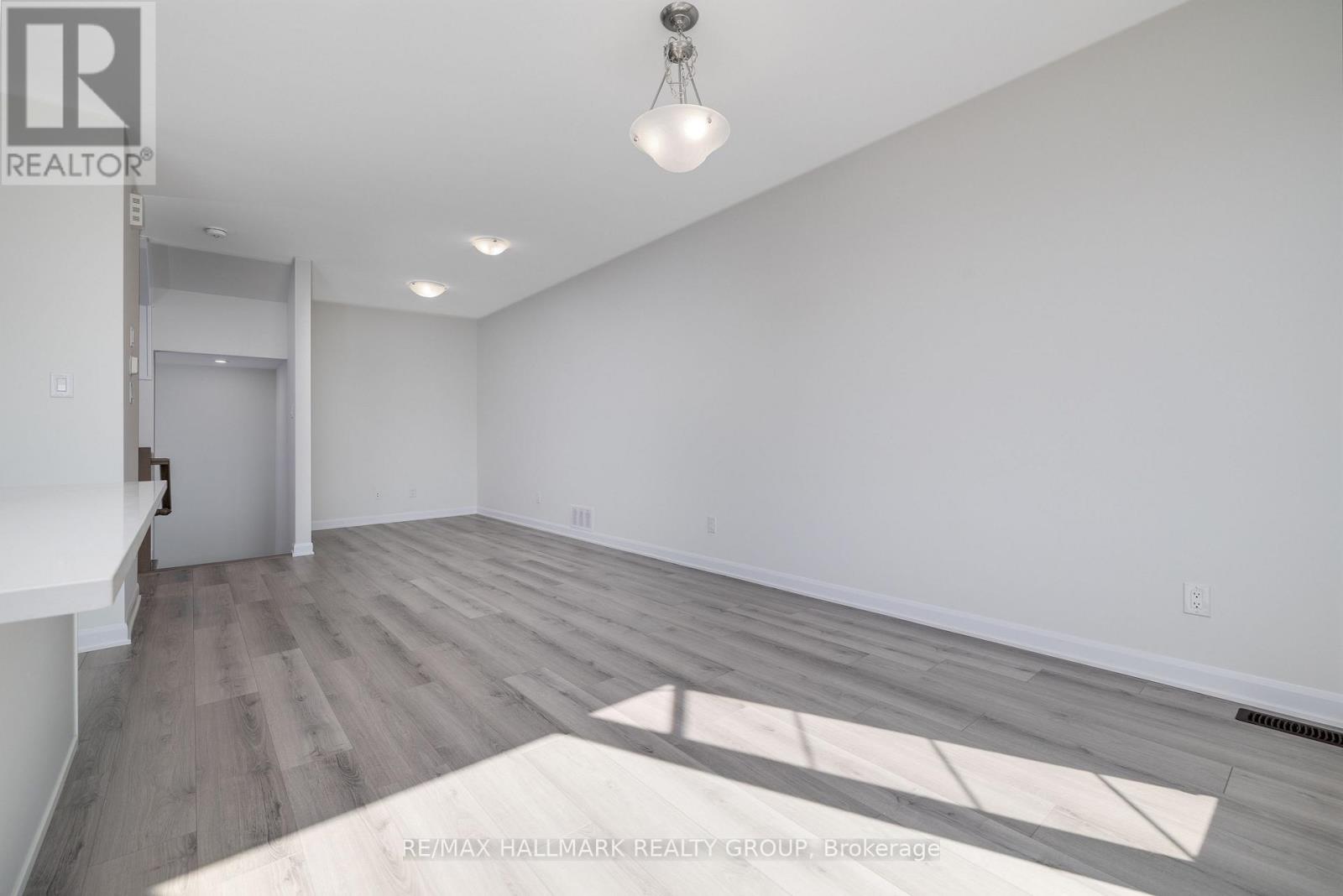 305 Raheen Court, Ottawa, Ontario  K2C 3H2 - Photo 11 - X12451444