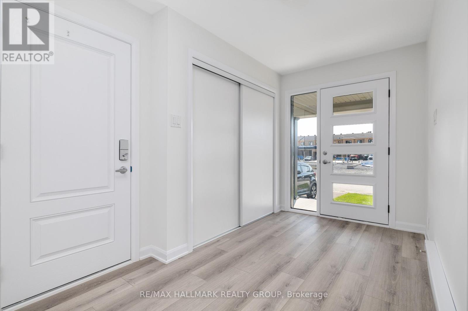 305 Raheen Court, Ottawa, Ontario  K2C 3H2 - Photo 3 - X12451444